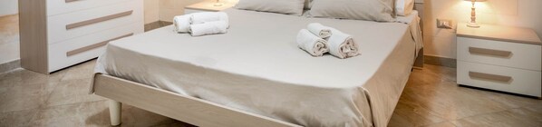 1 bedroom, bed sheets