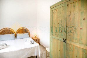 2 bedrooms, bed sheets