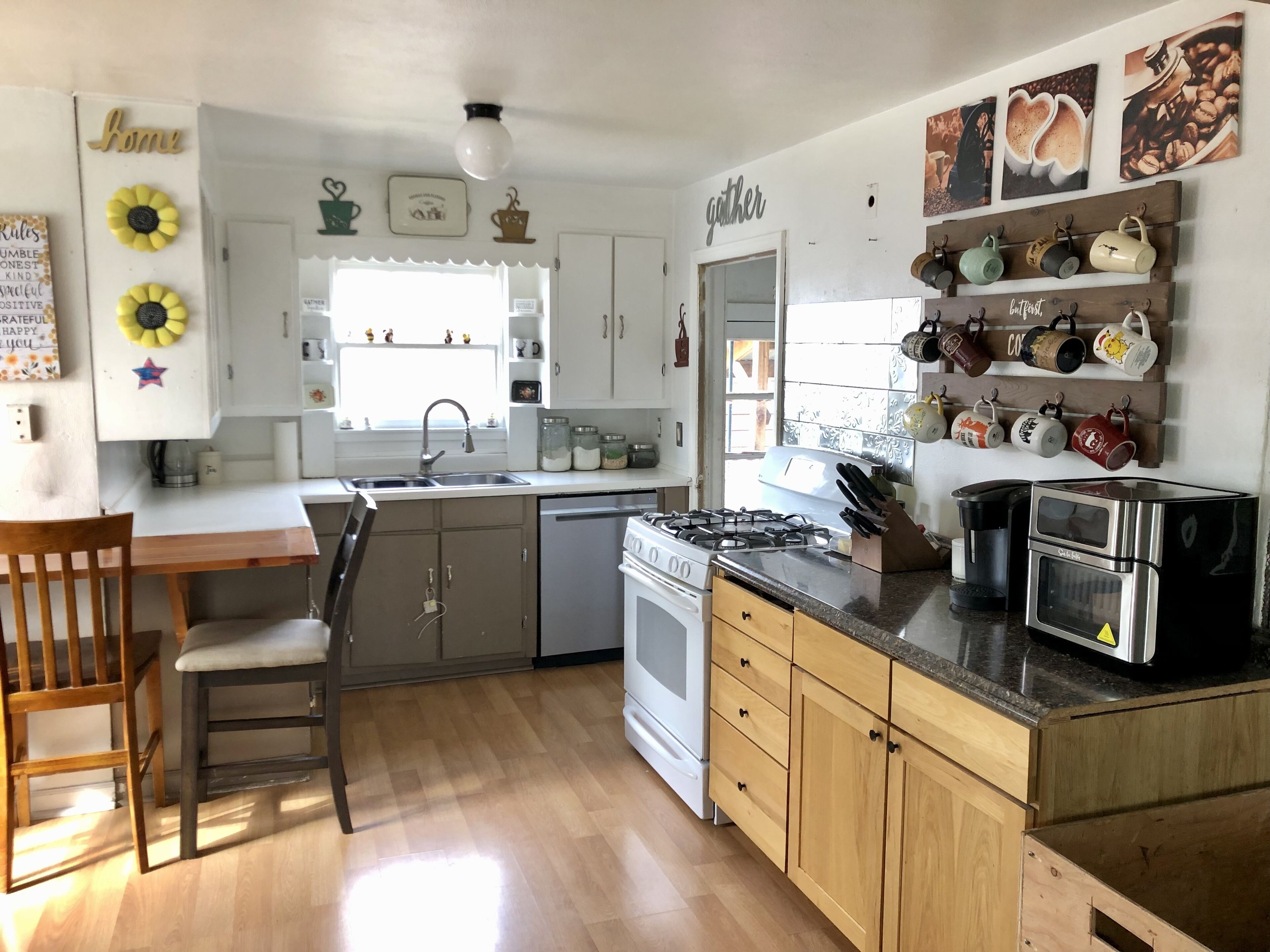 Mid-town 2 Level home on spacious lot