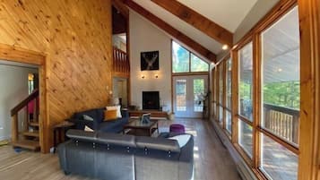Smart TV, fireplace, DVD player, table tennis