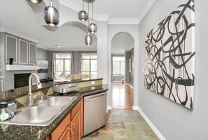 المنشأة من الداخل