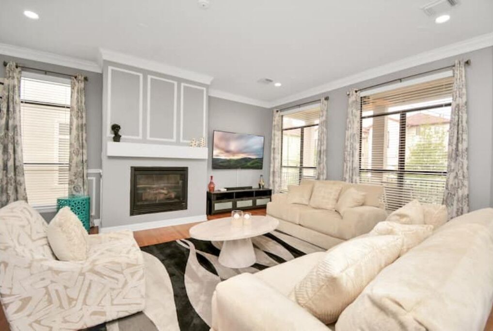 Modern | Luxe | 3BR/3.5Ba Spacious Home | Walkable