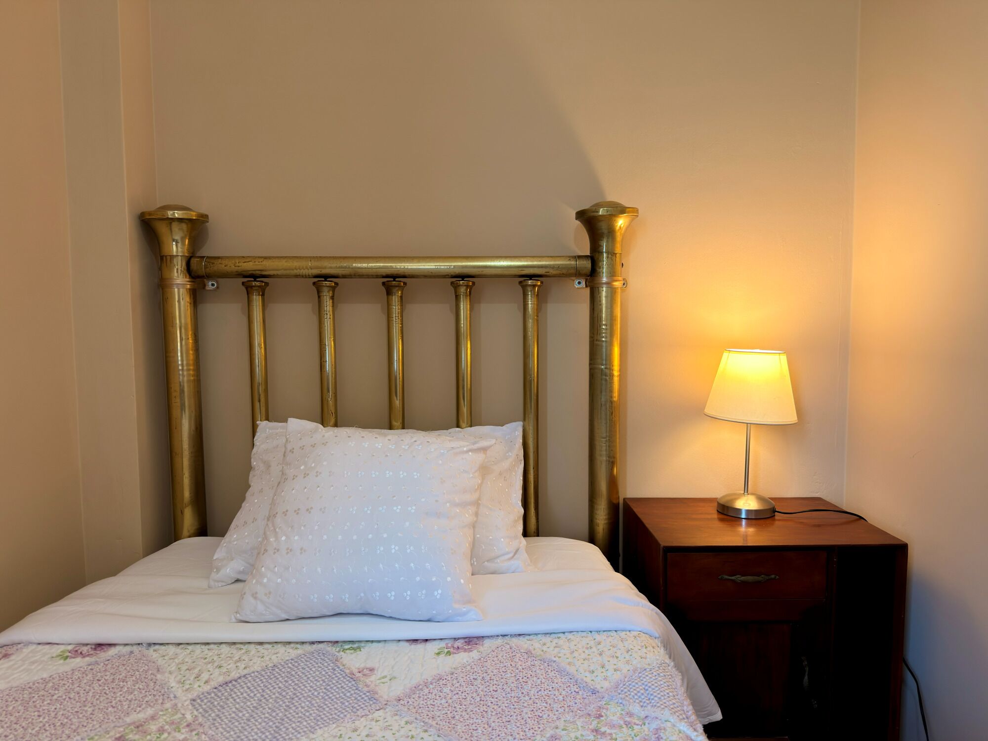 Single Room | Individually decorated, individually furnished, blackout drapes