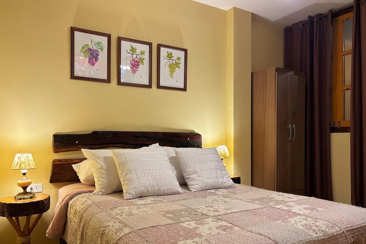 Dobbeltrom – standard, hageutsikt | Individuelt dekorert, individuelt innredet og blendingsgardiner