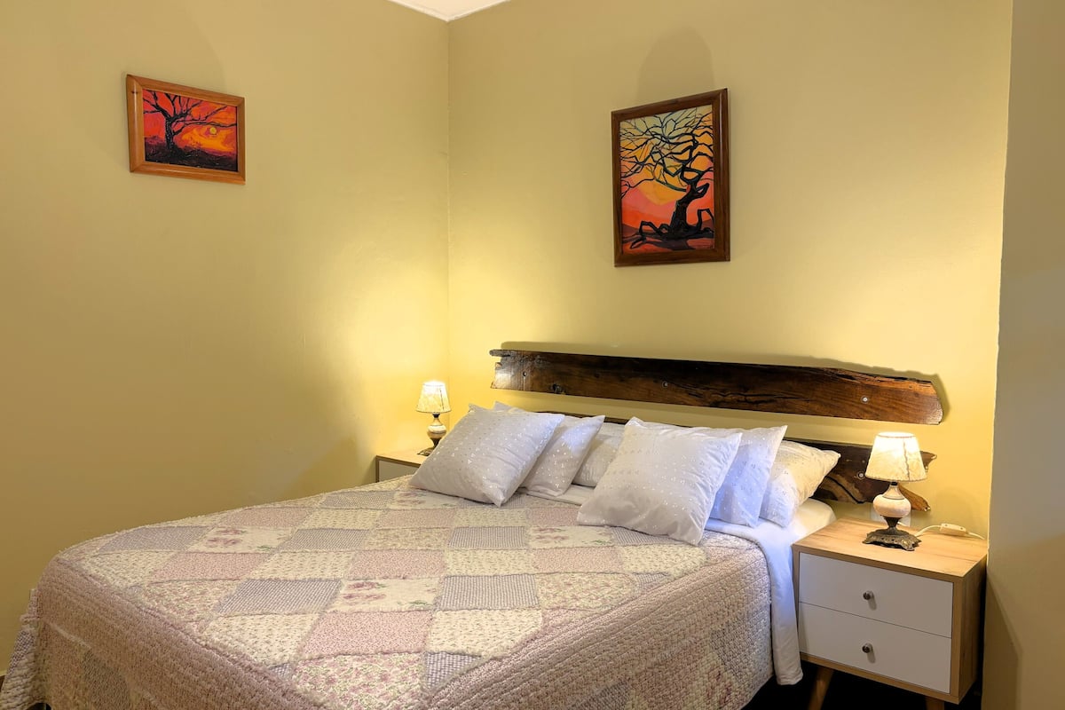 Dobbeltrom – standard, hageutsikt | Individuelt dekorert, individuelt innredet og blendingsgardiner