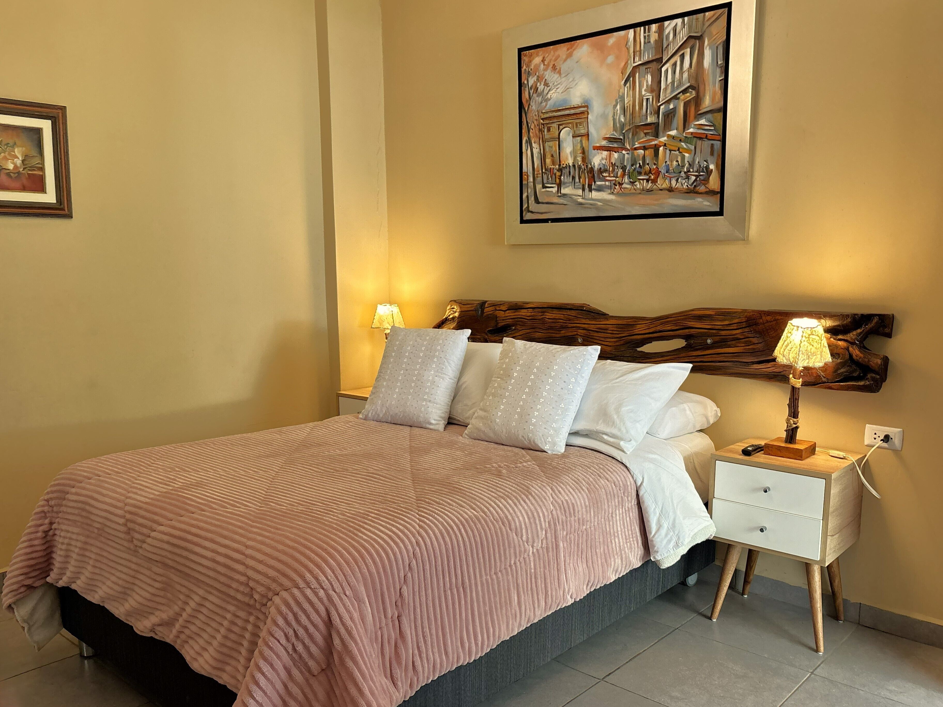 Dobbeltrom – standard, hageutsikt, 1. etasje | Individuelt dekorert, individuelt innredet og blendingsgardiner