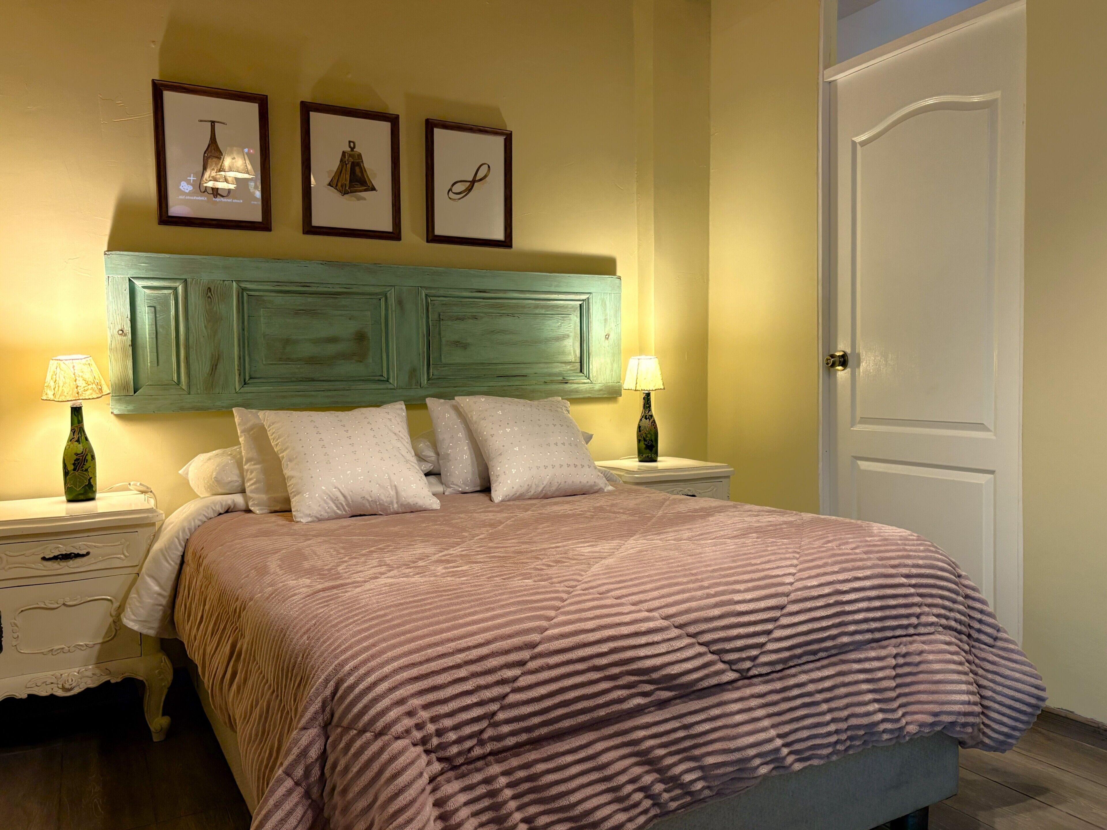 Dobbeltrom – standard | Individuelt dekorert, individuelt innredet og blendingsgardiner