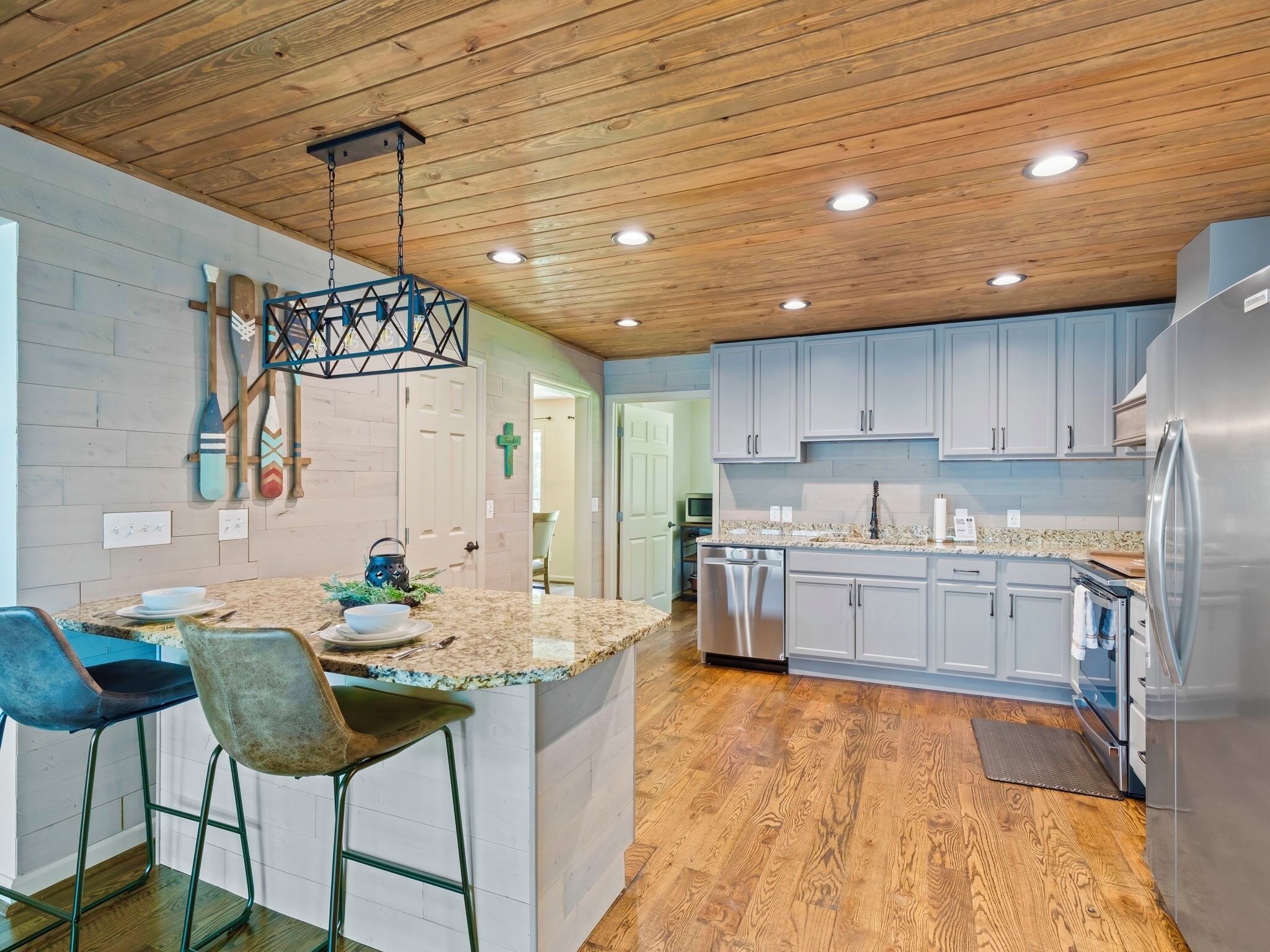 Breathtaking Lake Front Home, Perfect for events and families!