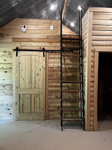 Secluded cabin with loft near a creek.  Perfect get a way for relaxation.