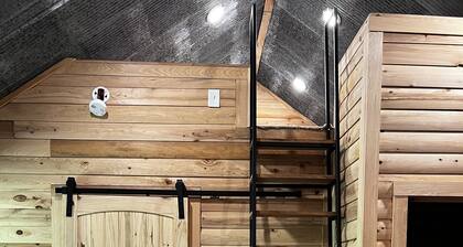 Secluded cabin with loft near a creek. Perfect get a way for relaxation.