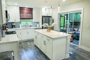 Fridge, microwave, oven, stovetop - WARM Mineral Spring 3BR/2BA home (North Port)