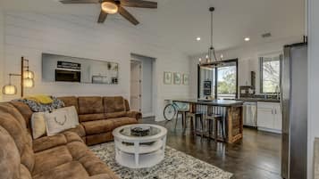 Smart TV, fireplace