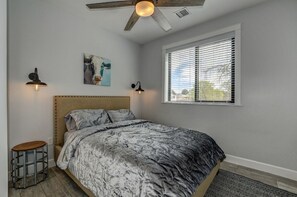 2 chambres, fer et planche à repasser, Wi-Fi, draps fournis