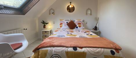 6 bedrooms, desk, iron/ironing board, free WiFi