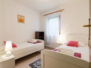 2 quartos, ferros/tábuas de passar roupa, Wi-Fi, roupa de cama