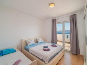 3 bedrooms, iron/ironing board, Internet, bed sheets - Apartment Stipic Omis - Three Bedroom Apartment with Terrace (Omis)