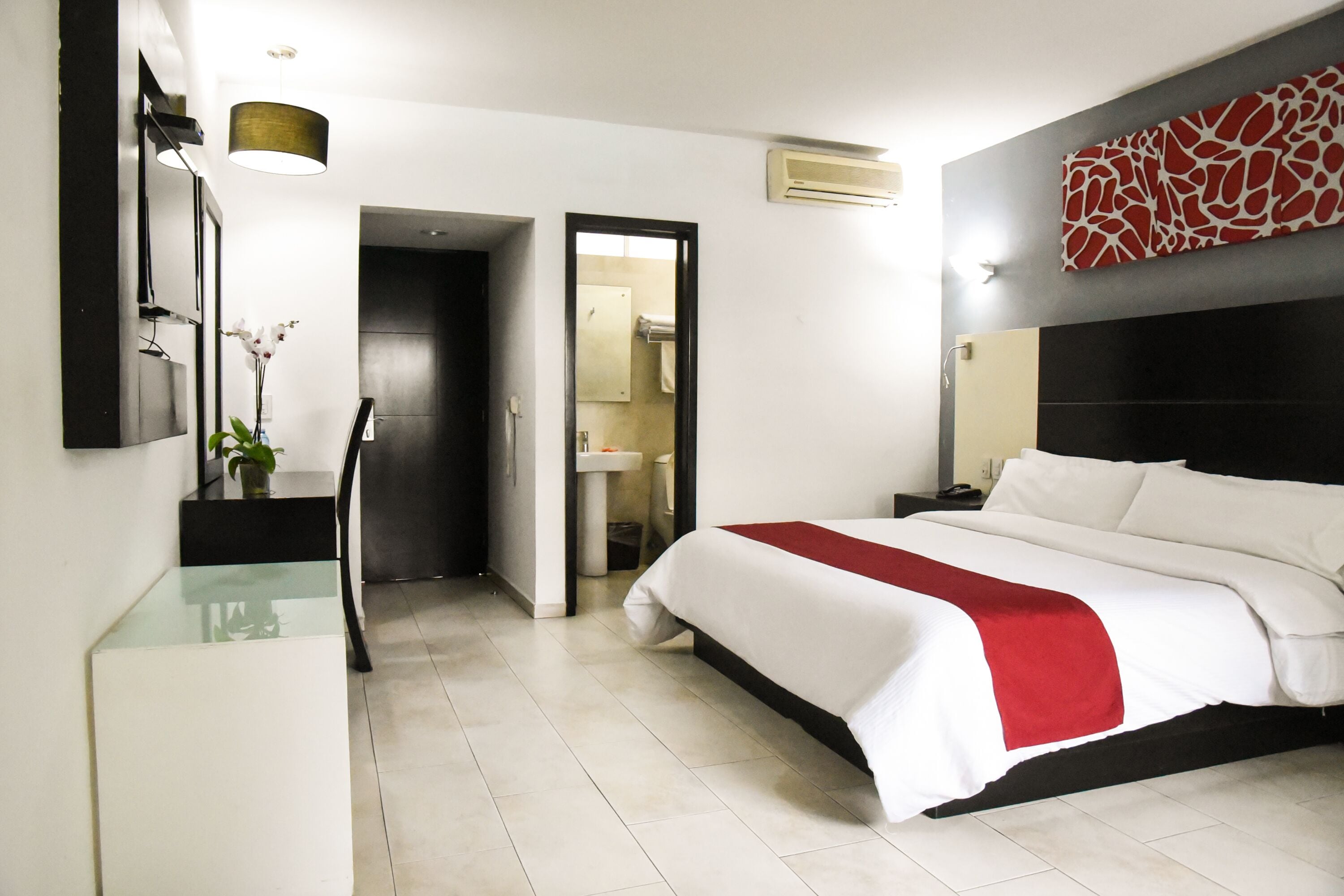 Standard Room | In-room safe, iron/ironing board, free WiFi, bed sheets