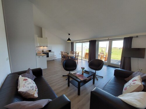 De Strandloper, a wheelchair friendly apartment with a beautiful view