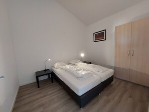 3 bedrooms, WiFi, bed sheets, wheelchair access