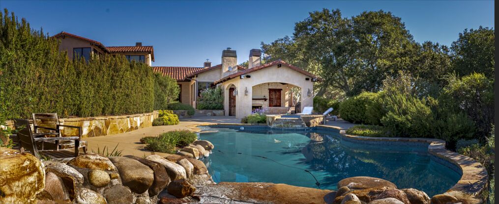 Luxurious & Peaceful 6 bedroom Home w/Pool - 5acre