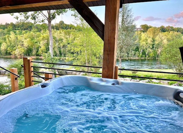 Outdoor spa tub