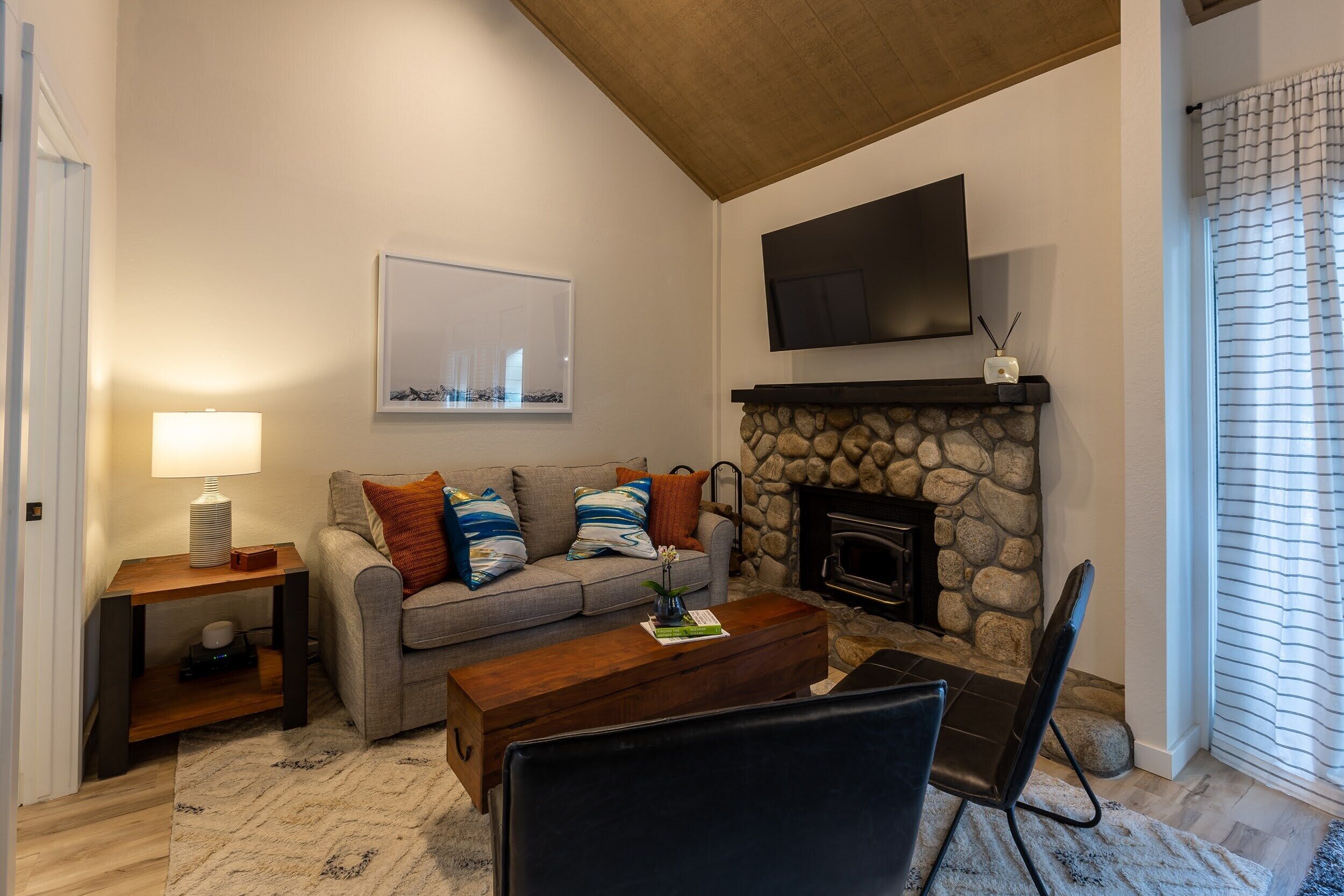 Newly Renovated Studio Loft, Top Floor, 3 Beds + 2 Full Baths, Center of Town