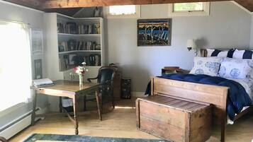 3 bedrooms, desk, free WiFi, bed sheets