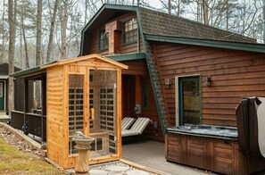 Outdoor spa tub - Mtn Views|Sauna|Hiking|Cpls Wellness Retreat (Ellijay)