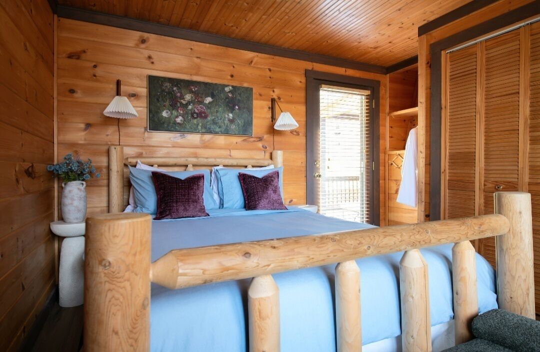 2 Schlafzimmer, Schreibtisch, Bügeleisen/Bügelbrett, Reisekinderbett