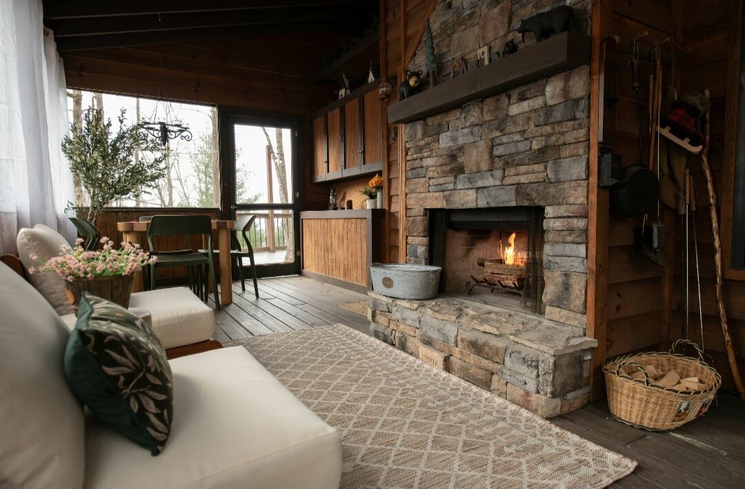 Téléviseur connecté, foyer, jeux vidéo, lecteur de DVD