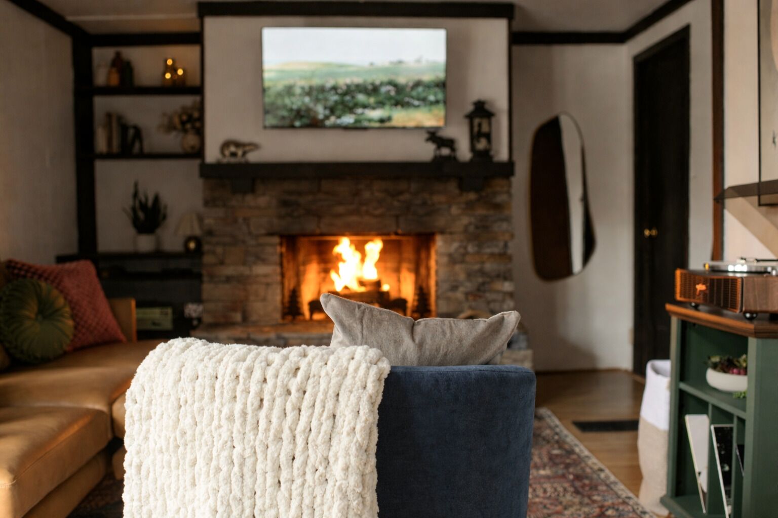 Téléviseur connecté, foyer, jeux vidéo, lecteur de DVD