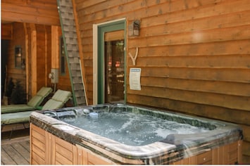 See the door next to the jacuzzi? It leads to the master bedroom.