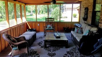 Smart-tv, eldstad, tv-spel och dvd-spelare