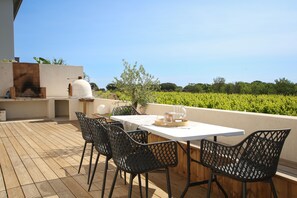 Outdoor dining - Villa 6 Personnes Avec Spa, Four à Pizza et vue sur les Vignes (Marseillan)