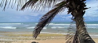 Family style retreat -6 minutes tot he beach and restaurant bar strip