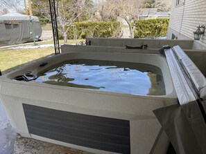 Tina de hidromasaje al aire libre