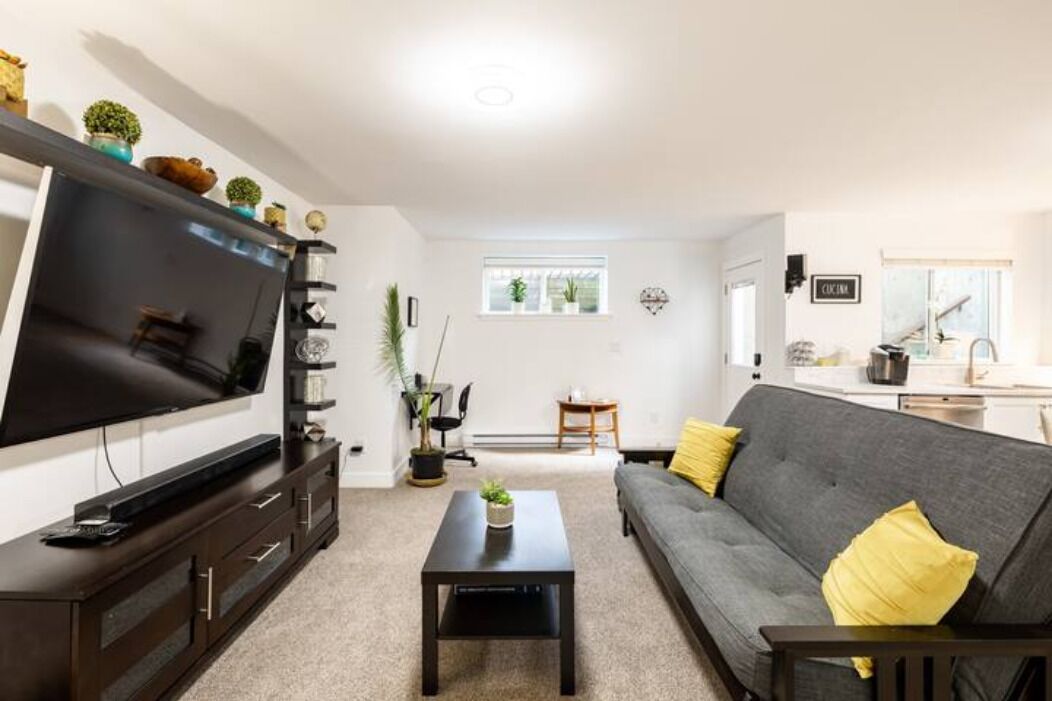 Private Oasis with Hot tub/Sauna