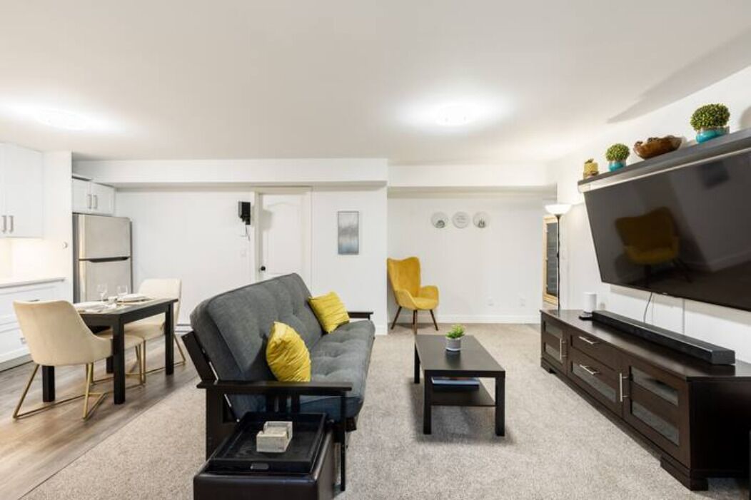 Private Oasis with Hot tub/Sauna