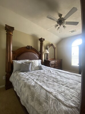 5 bedrooms, WiFi, bed sheets