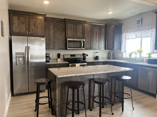 Kühlschrank, Mikrowelle, Ofen, Herdplatte