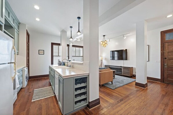 Interior - Chic Historic Loft, 3 Blocks from The Strand (Galveston)