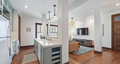 Chic Historic Loft, 3 Blocks from The Strand