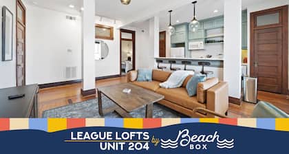 Chic Historic Loft, 3 Blocks from The Strand