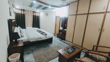 4 bedrooms, internet, bed sheets