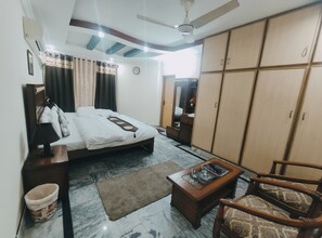 4 Schlafzimmer, Internetzugang, Bettwäsche