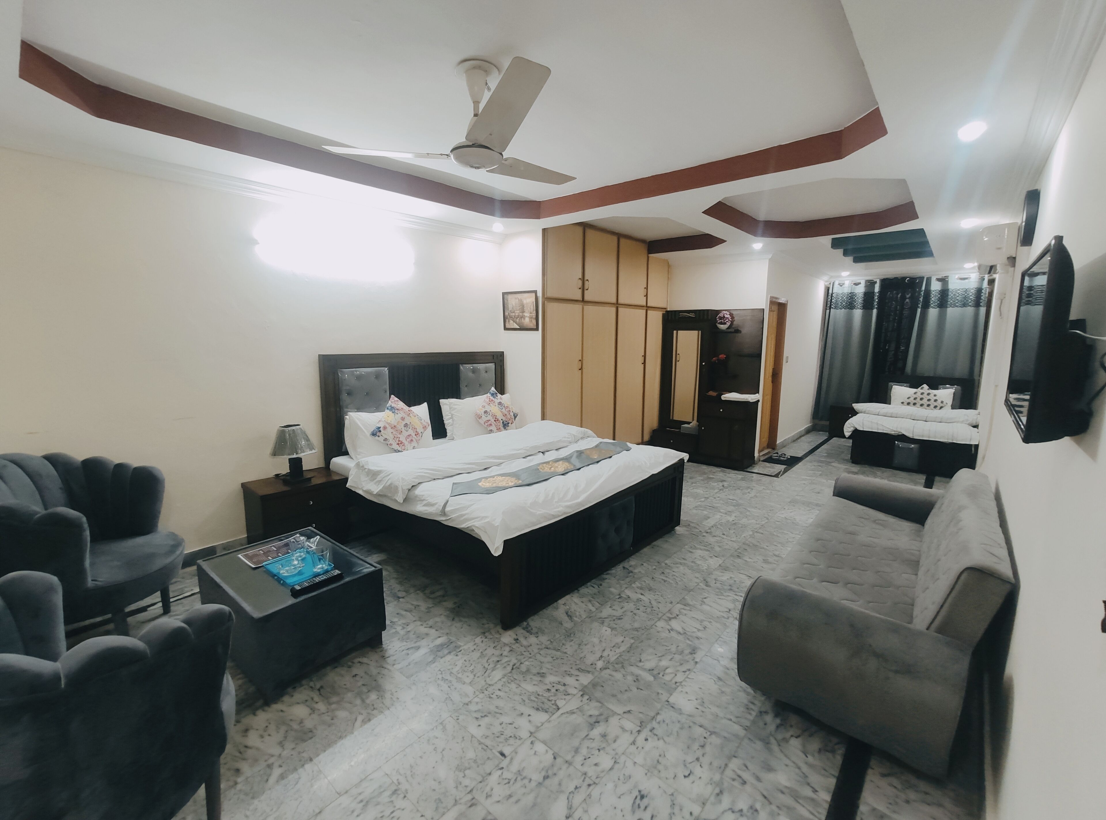 4 bedrooms, internet, bed sheets