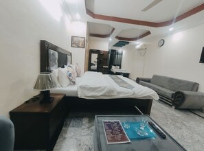 4 bedrooms, Internet, bed sheets