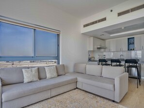 컴포트 콘도 | 거실 공간