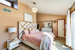 4 Schlafzimmer, Schreibtisch, Internetzugang, Bettwäsche