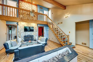 Televisión y chimenea